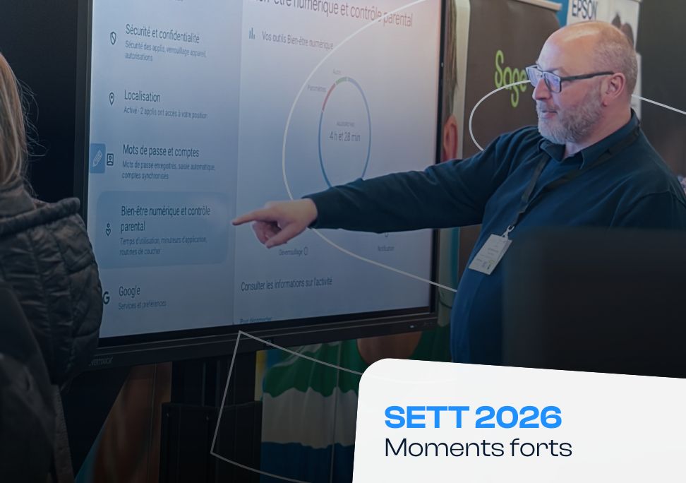 Denis Wybo présentant un tableau interactif au salon SETT 2026